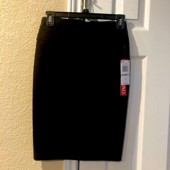 XOXO Dresses & Skirts - NWT XOXO Black Pencil Skirt Size 00